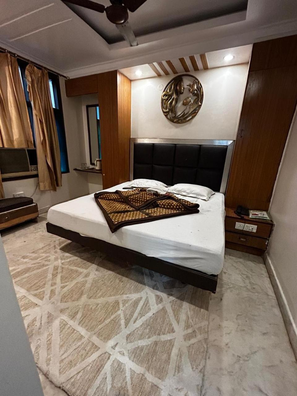 Family Hotel By Pg International New Delhi Extérieur photo